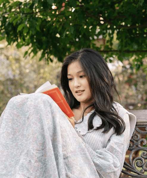 Girl Reading